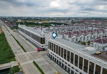 4 Bedroom Double Shophouse For Sale - Chrang Chamres 1, Phnom Penh thumbnail