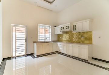 4 Bedroom Double Shophouse For Sale - Chrang Chamres 1, Phnom Penh thumbnail