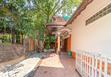 2 Bedroom House For Rent - Slor Kram, Siem Reap thumbnail