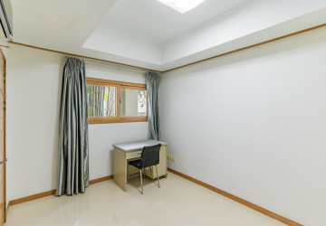 4 Bedroom Condo For Rent - De Castle Noblesse, Beoung Kak 1, Phnom Penh thumbnail
