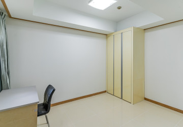4 Bedroom Condo For Rent - De Castle Noblesse, Beoung Kak 1, Phnom Penh thumbnail