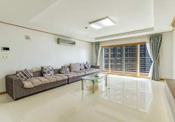 4 Bedroom Condo For Rent - De Castle Noblesse, Beoung Kak 1, Phnom Penh thumbnail