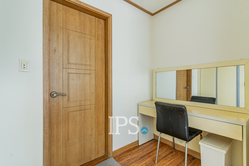 4 Bedroom Condo For Rent - De Castle Noblesse, Beoung Kak 1, Phnom Penh