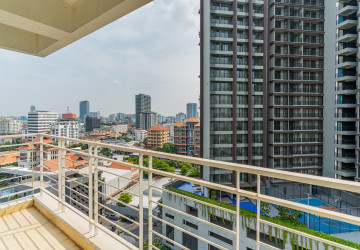 4 Bedroom Condo For Rent - De Castle Noblesse, Beoung Kak 1, Phnom Penh thumbnail