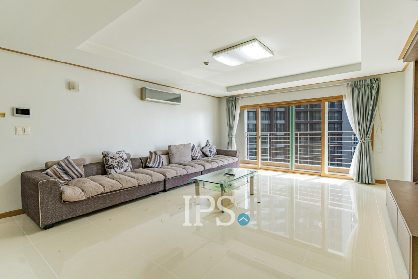 4 Bedroom Condo For Rent - De Castle Noblesse, Beoung Kak 1, Phnom Penh