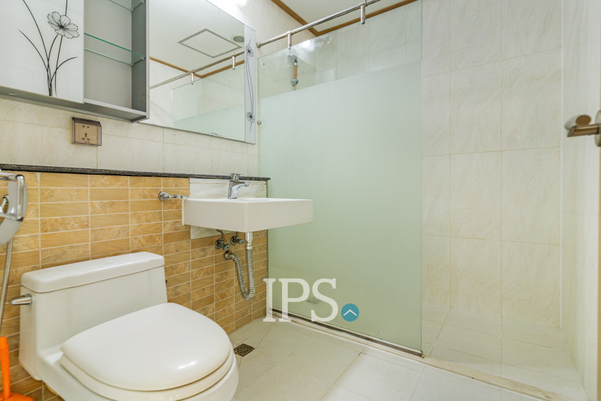 4 Bedroom Condo For Rent - De Castle Noblesse, Beoung Kak 1, Phnom Penh