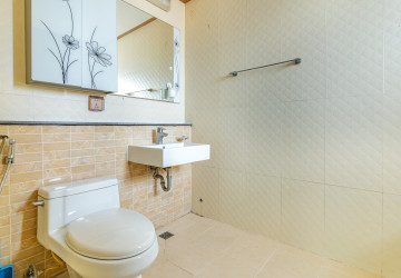4 Bedroom Condo For Rent - De Castle Noblesse, Beoung Kak 1, Phnom Penh thumbnail