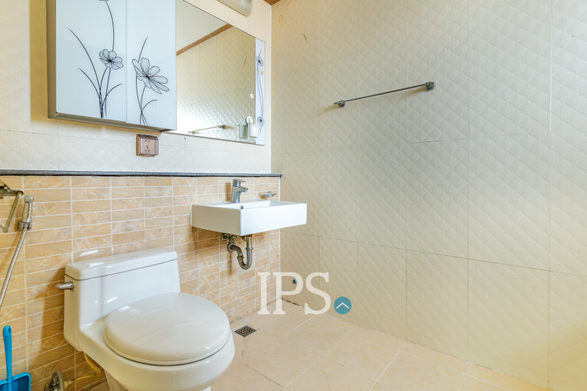 4 Bedroom Condo For Rent - De Castle Noblesse, Beoung Kak 1, Phnom Penh