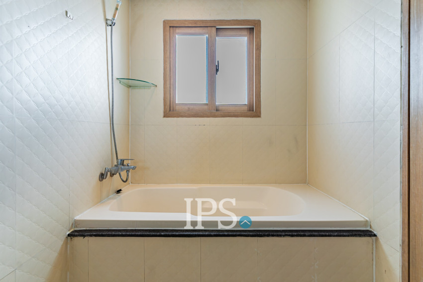 4 Bedroom Condo For Rent - De Castle Noblesse, Beoung Kak 1, Phnom Penh