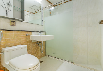 4 Bedroom Condo For Rent - De Castle Noblesse, Beoung Kak 1, Phnom Penh thumbnail