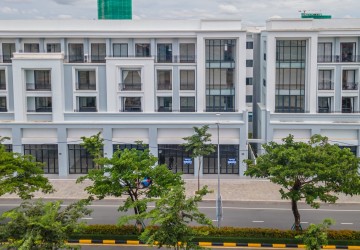 4 Bedroom Corner Shophouse For Rent - Borey Chip Mong 271, Khan Meanchey, Phnom Penh thumbnail