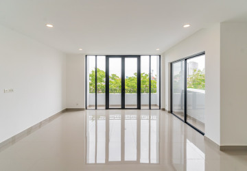 4 Bedroom Corner Shophouse For Rent - Borey Chip Mong 271, Khan Meanchey, Phnom Penh thumbnail