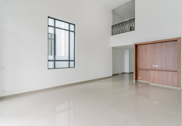 4 Bedroom Corner Shophouse For Rent - Borey Chip Mong 271, Khan Meanchey, Phnom Penh thumbnail