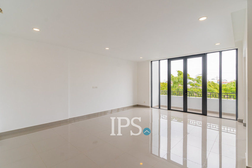 4 Bedroom Corner Shophouse For Rent - Borey Chip Mong 271, Khan Meanchey, Phnom Penh