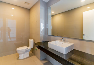 4 Bedroom Corner Shophouse For Rent - Borey Chip Mong 271, Khan Meanchey, Phnom Penh thumbnail