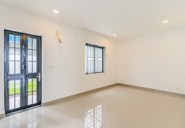 4 Bedroom Corner Shophouse For Rent - Borey Chip Mong 271, Khan Meanchey, Phnom Penh thumbnail