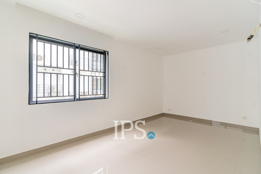 4 Bedroom Corner Shophouse For Rent - Borey Chip Mong 271, Khan Meanchey, Phnom Penh
