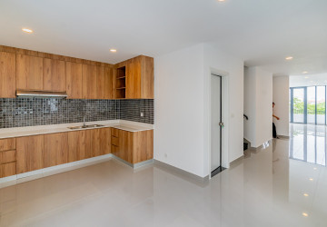 4 Bedroom Corner Shophouse For Rent - Borey Chip Mong 271, Khan Meanchey, Phnom Penh thumbnail