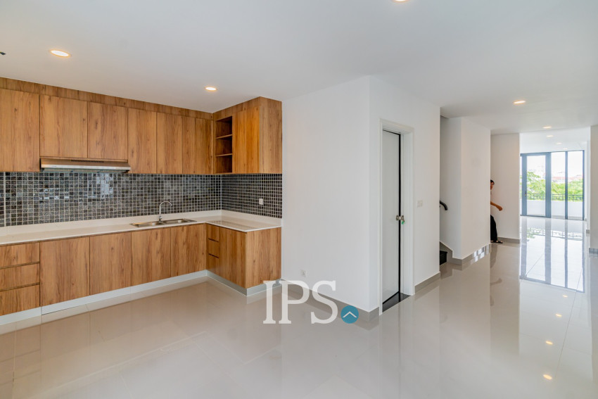 4 Bedroom Corner Shophouse For Rent - Borey Chip Mong 271, Khan Meanchey, Phnom Penh