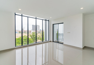 4 Bedroom Corner Shophouse For Rent - Borey Chip Mong 271, Khan Meanchey, Phnom Penh thumbnail