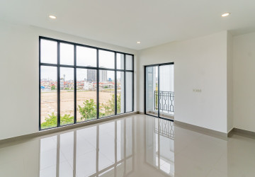 4 Bedroom Corner Shophouse For Rent - Borey Chip Mong 271, Khan Meanchey, Phnom Penh thumbnail