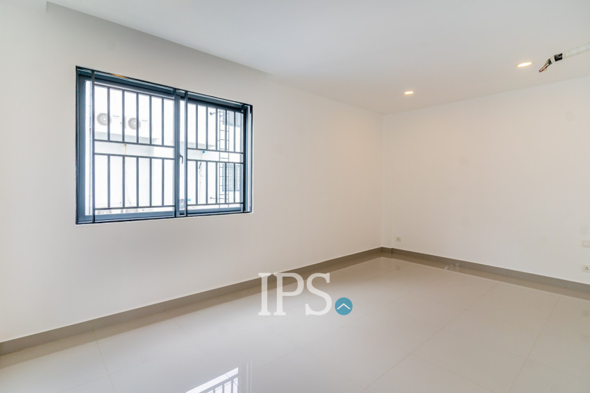 4 Bedroom Corner Shophouse For Rent - Borey Chip Mong 271, Khan Meanchey, Phnom Penh