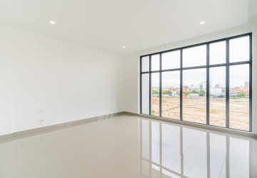 4 Bedroom Corner Shophouse For Rent - Borey Chip Mong 271, Khan Meanchey, Phnom Penh thumbnail