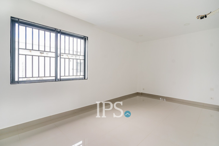 4 Bedroom Corner Shophouse For Rent - Borey Chip Mong 271, Khan Meanchey, Phnom Penh