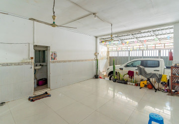 3 Bedroom Shophouse For Sale - Boeung Kak 1, Phnom Penh thumbnail
