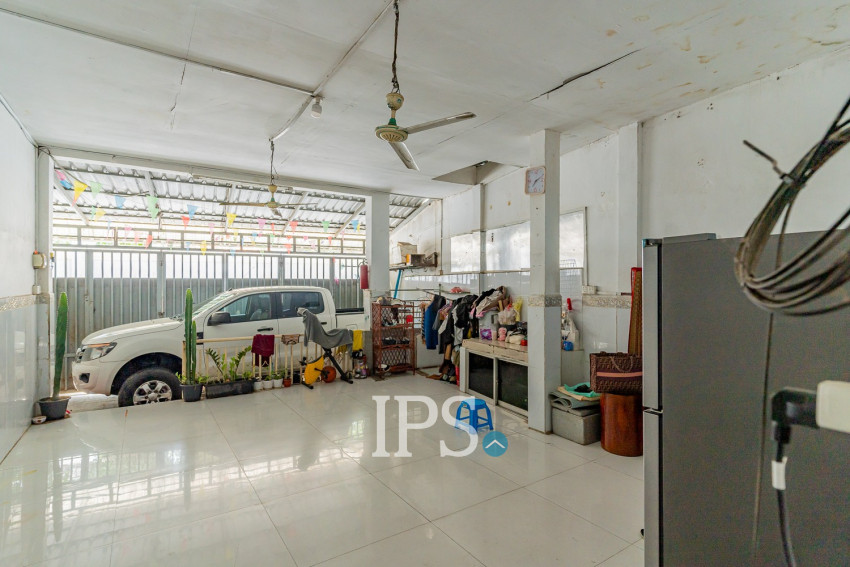 3 Bedroom Shophouse For Sale - Boeung Kak 1, Phnom Penh