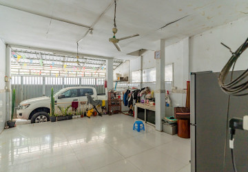 3 Bedroom Shophouse For Sale - Boeung Kak 1, Phnom Penh thumbnail