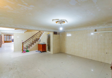 16 Room Commercial Shophouse For Rent - Phsar Chas, Phnom Penh thumbnail