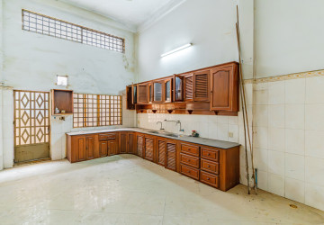 16 Room Commercial Shophouse For Rent - Phsar Chas, Phnom Penh thumbnail