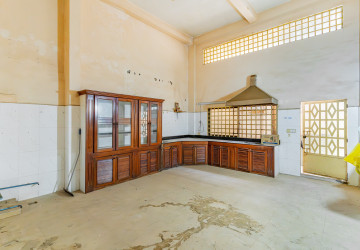 16 Room Commercial Shophouse For Rent - Phsar Chas, Phnom Penh thumbnail