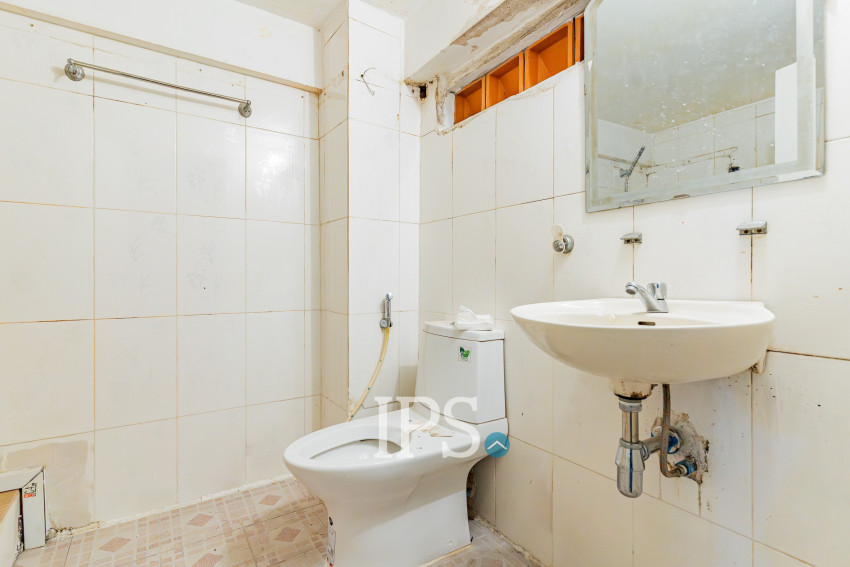16 Room Commercial Shophouse For Rent - Phsar Chas, Phnom Penh