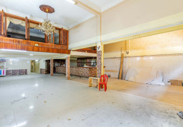 16 Room Commercial Shophouse For Rent - Phsar Chas, Phnom Penh thumbnail