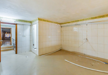 16 Room Commercial Shophouse For Rent - Phsar Chas, Phnom Penh thumbnail