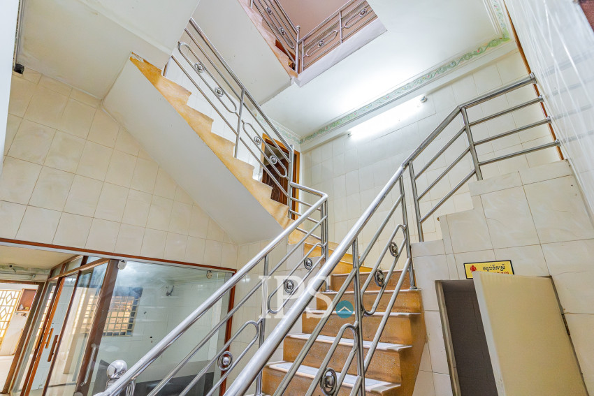 16 Room Commercial Shophouse For Rent - Phsar Chas, Phnom Penh