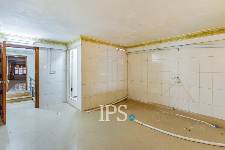 16 Room Commercial Shophouse For Rent - Phsar Chas, Phnom Penh
