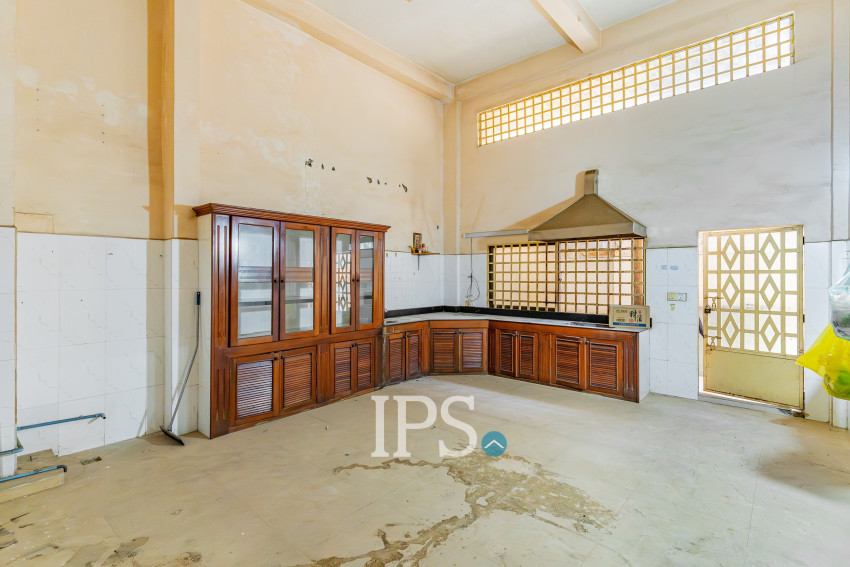 16 Room Commercial Shophouse For Rent - Phsar Chas, Phnom Penh