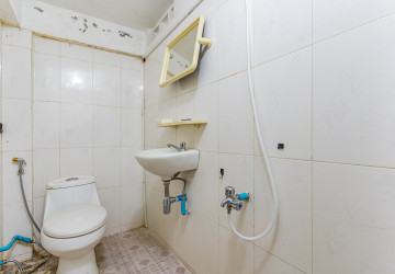 16 Room Commercial Shophouse For Rent - Phsar Chas, Phnom Penh thumbnail