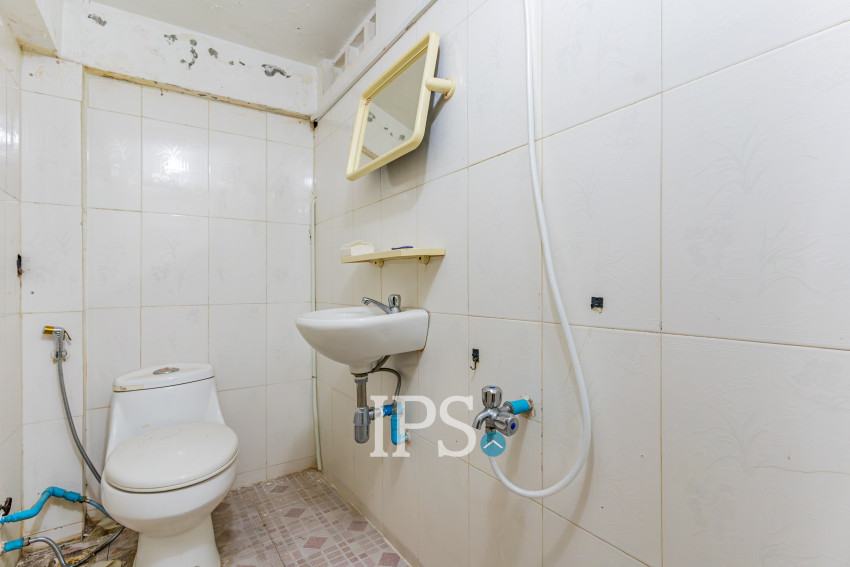16 Room Commercial Shophouse For Rent - Phsar Chas, Phnom Penh