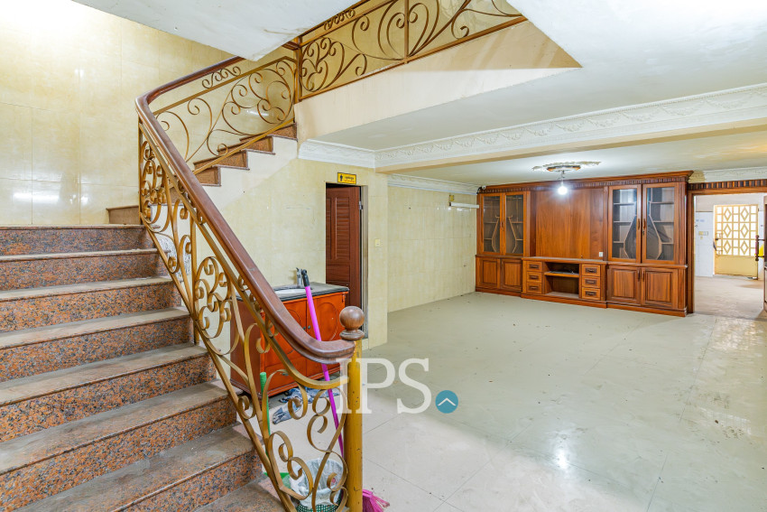16 Room Commercial Shophouse For Rent - Phsar Chas, Phnom Penh