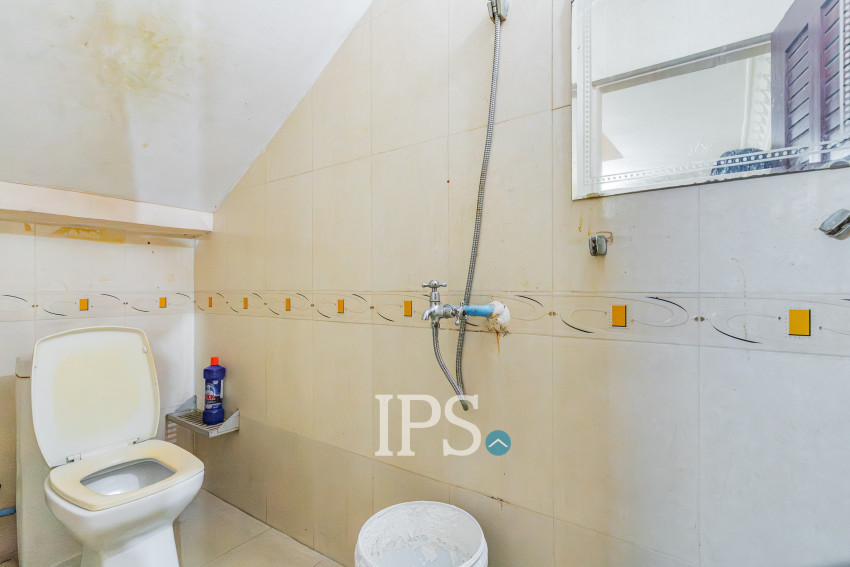 16 Room Commercial Shophouse For Rent - Phsar Chas, Phnom Penh