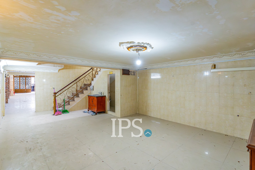 16 Room Commercial Shophouse For Rent - Phsar Chas, Phnom Penh
