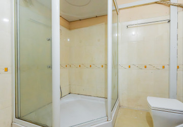 16 Room Commercial Shophouse For Rent - Phsar Chas, Phnom Penh thumbnail