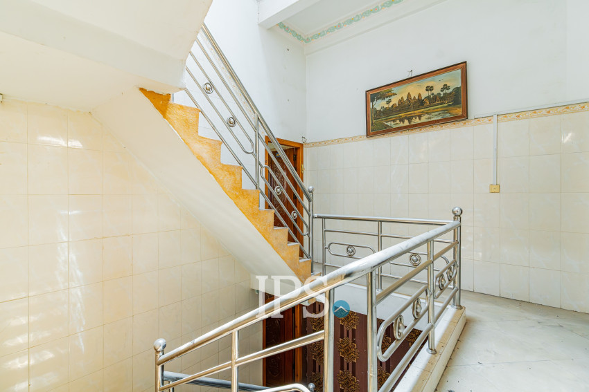 16 Room Commercial Shophouse For Rent - Phsar Chas, Phnom Penh