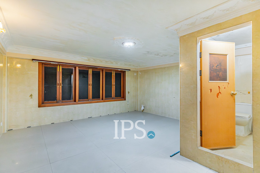 16 Room Commercial Shophouse For Rent - Phsar Chas, Phnom Penh
