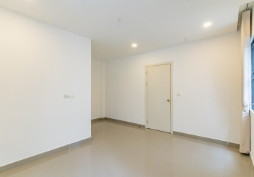 4 Bedroom Link Villa For Rent - Chak Angrae Kraom, Phnom Penh thumbnail