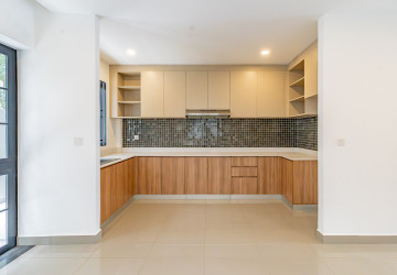 4 Bedroom Link Villa For Rent - Chak Angrae Kraom, Phnom Penh thumbnail